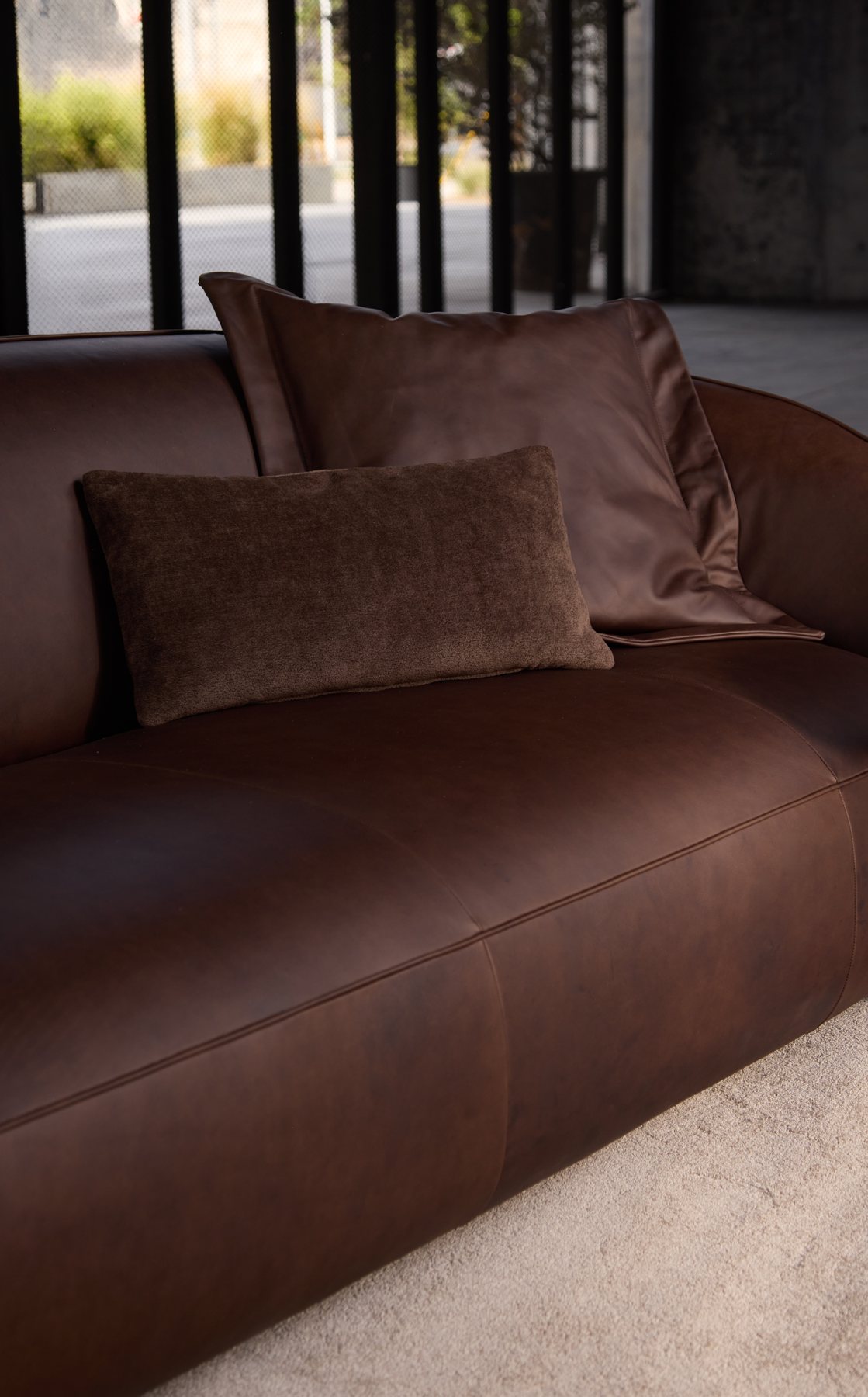 Sofá Azzar de Tutto Pelle en piel color cognac