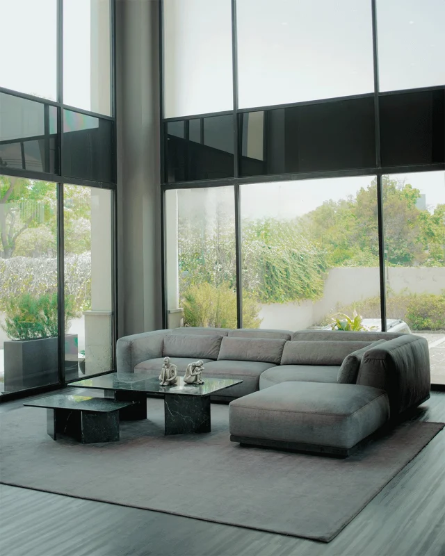 Te esperamos en cualquiera de nuestros showrooms.
Un espacio donde el diseño se vive, se toca y se imagina.
Te esperamos.