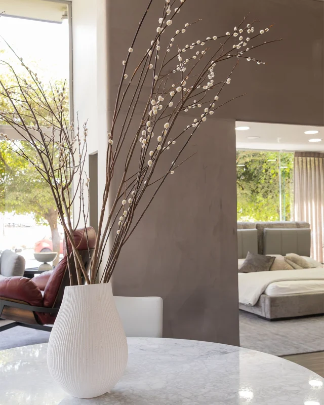 Diseño, calidez y estilo se unen en el comedor Frizz, el escenario perfecto para cada conversación.